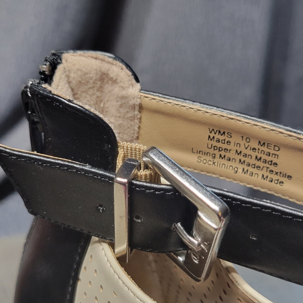 Juicy Couture Heels - Picture 4 of 4